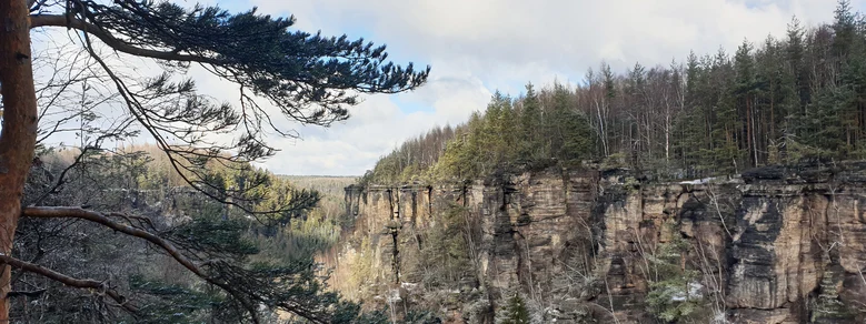 Blick auf felsige Landschaft