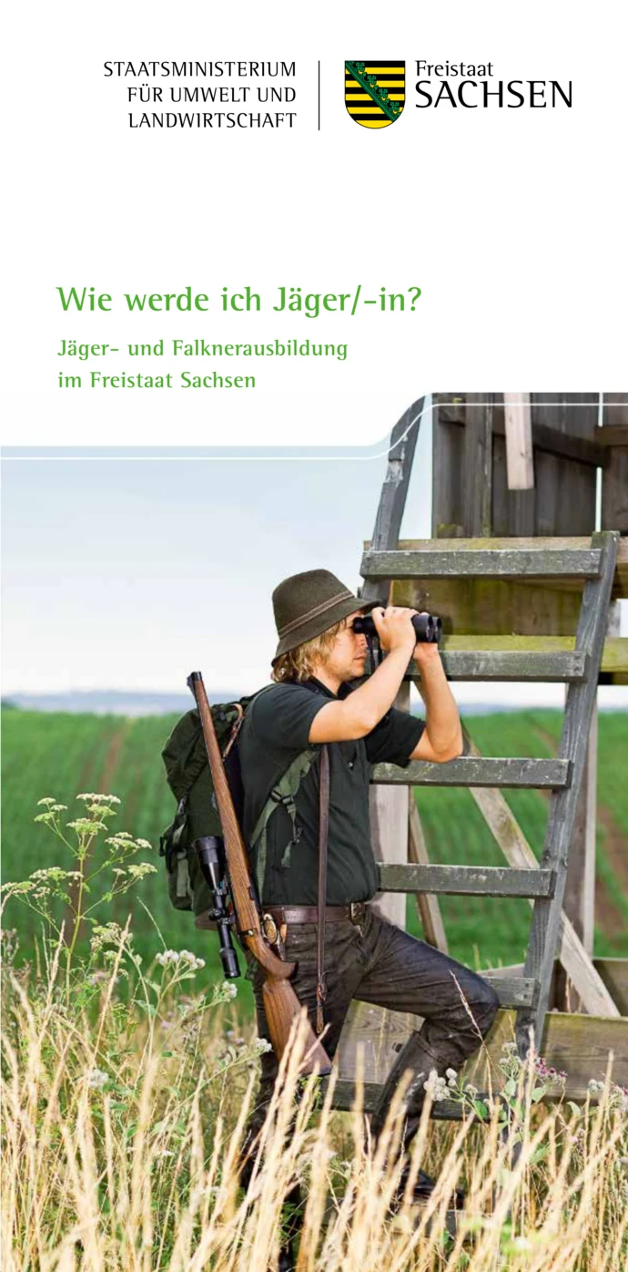 Deckblatt für das Faltblatt »Wie werde ich Jäger?«, mit Foto eines Jägers mit Fernglas und Gewehr