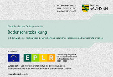 Abbildung mit Logos der EU und EPLR und dem Text "Dieser Betrieb hat Zahlungen für die Bodenschutzkalkung mit dem Ziel einer nachhaltigen Bewirtschaftung natürlicher Ressourcen und Klimaschutz erhalten."